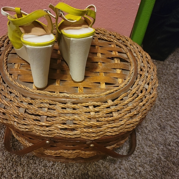 Gianni Bini lime Green, beige and white wedge shoes 7.5M - Picture 4 of 7